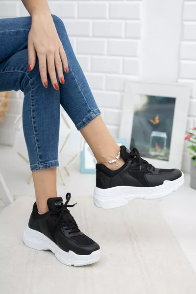 حذاء رياضي لويك أسود إلى أبيض وحيد