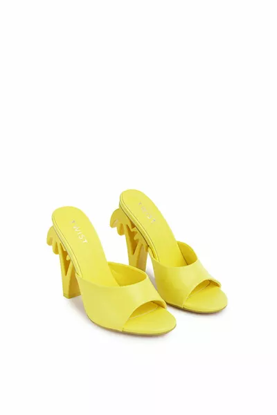 كعب على شكل كف