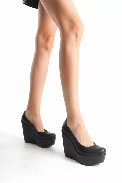 Орион; Черная матовая кожа, мягкие каблуки  см