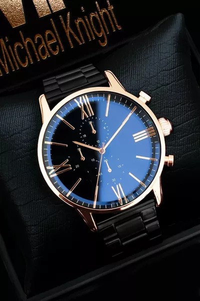 حزام معدني لساعة اليد في صندوق خاص