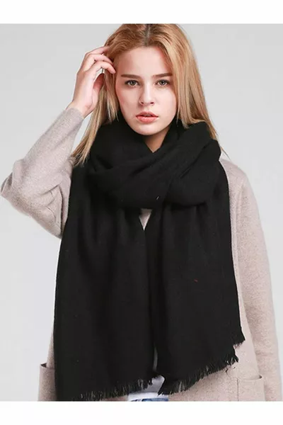 وشاح أسود سميك عادي