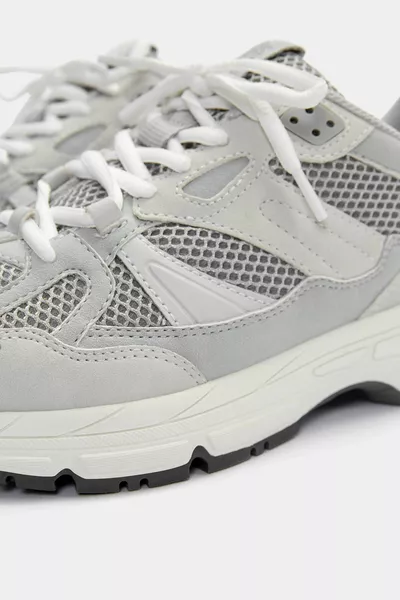 Маратонки от няколко части