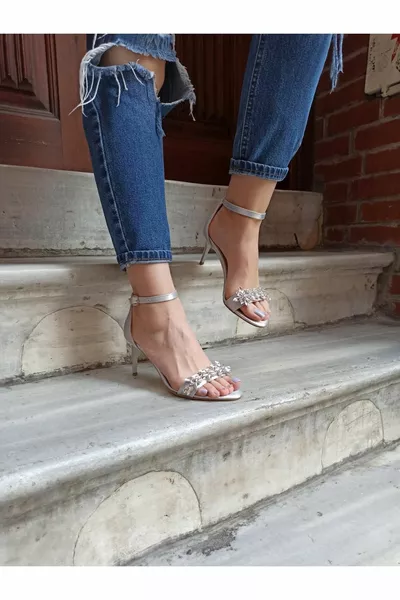 كعب نحيف من الساتان الفضي 8 سم كعب نسائي أحادي الفرقة