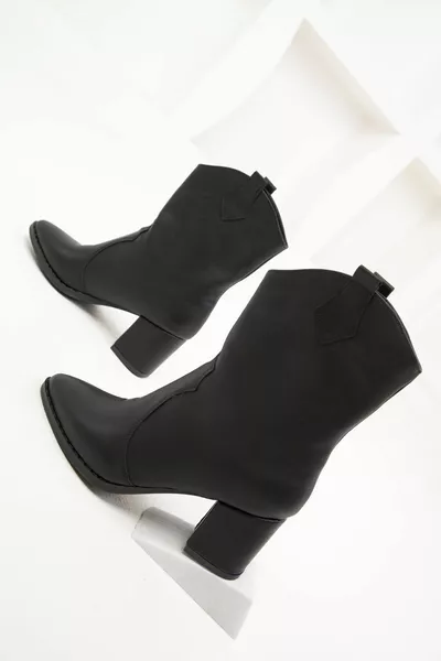 Черни дамски ботуши и ботуши 