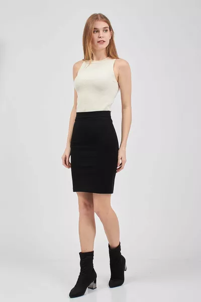 تنورة سوداء محبوكة قلم رصاص مع شق في الخلف