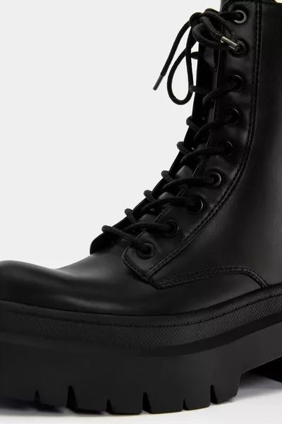 Боти до глезена с връзки