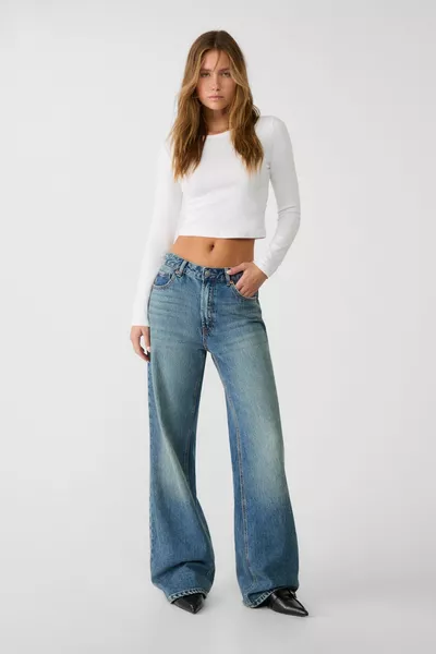 Einfarbiges Crop-T-Shirt aus Baumwolle