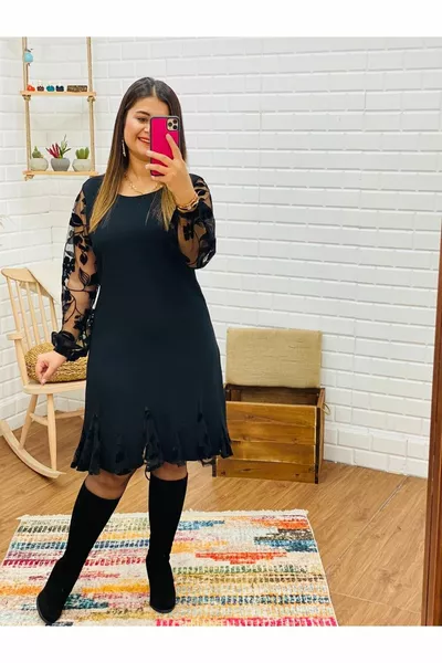 Robe détaillée en tulle à ourlet floqué noir