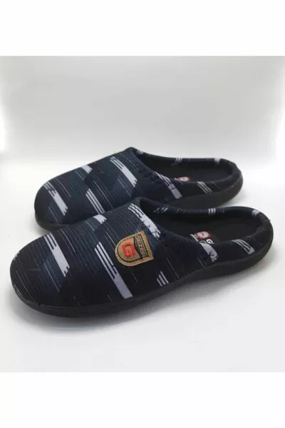 منزل الشتاء الأسود للرجال ، والنعال ضيف