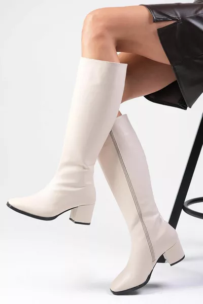 Courtney Beige Blunt Toe stivali con tacco da donna con zip laterale e fodera in pelliccia sintetica fine