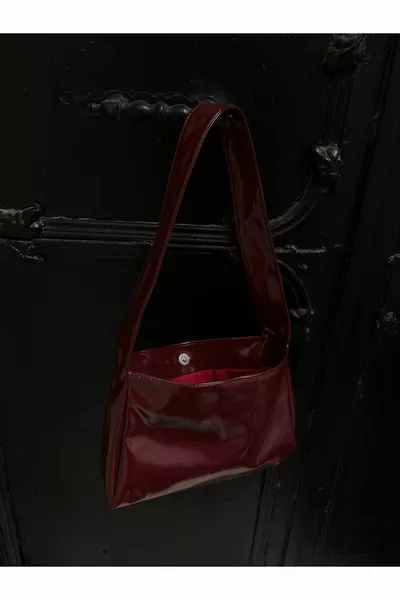 Sac femme en cuir verni bordeaux