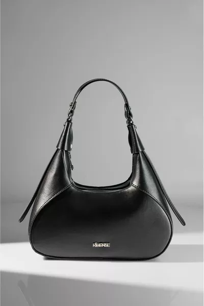 Дамска черна чанта за ръце и рамо