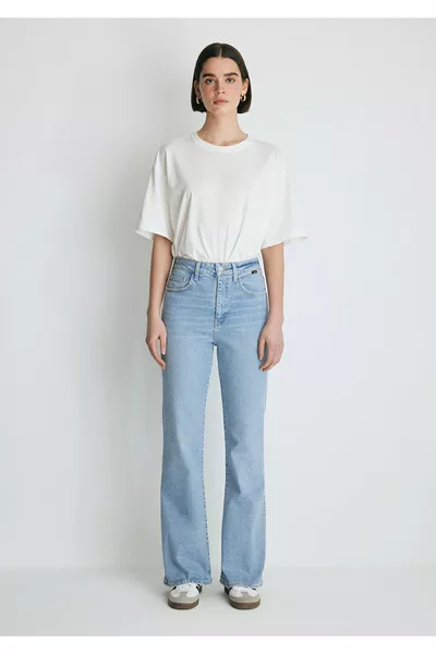 لوس أنجلوس أول بلو أوبن جينز 