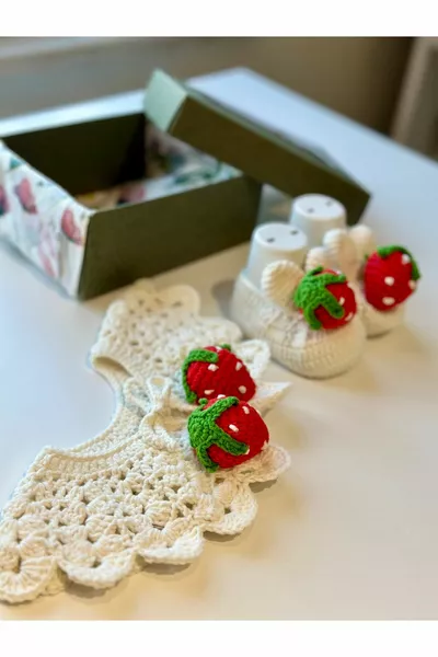 Erdbeer Baby Booties