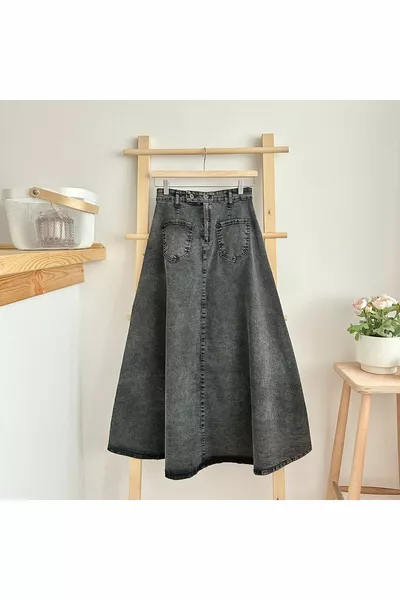 تنورة دينم واسعة