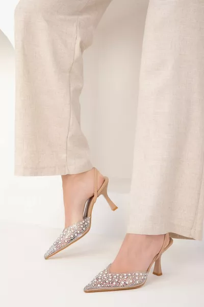 Dieci tacchi classici da donna 