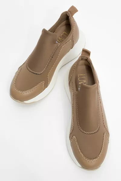 PERISSA Damen-Sneakers mit dunkelbeigem Stretch-Stitch und Details