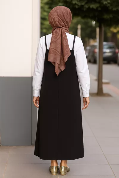 فستان جيل أسود بسيط بحمالات قابلة للتعديل للنساء