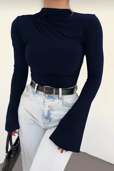 Блуза с испански ръкави с набор