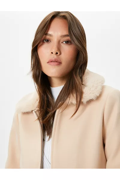 Manteau long en laine avec col en fausse fourrure amovible et fermeture éclair