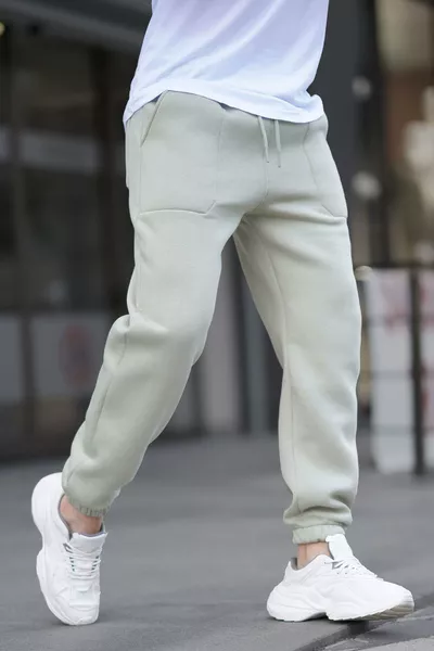 بنطال رياضي رجالي أساسي بتفصيل جيب باللون الأخضر الربيعي 