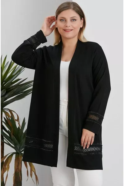 Женский кардиган больших размеров с гипюровыми вставками и камнями на рукавах и подоле, передняя застежка, вязаный, средней длины, эластичный
