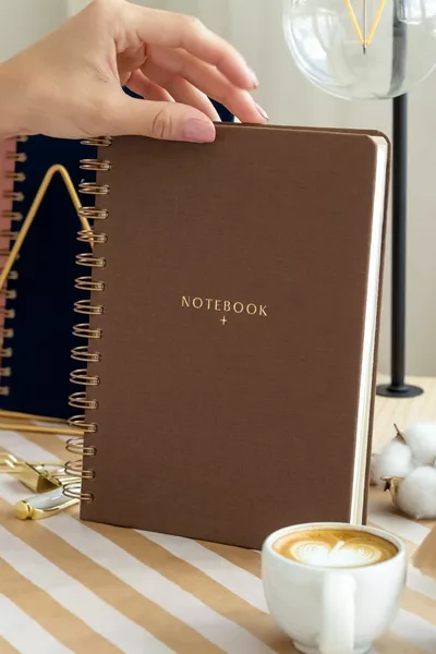 دفتر ملاحظات كتان بحلقة  مقاس  سم بلون بني