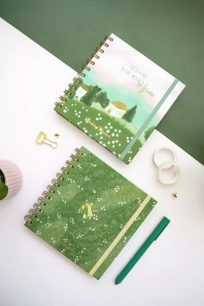 Комплект от 2 броя  см квадратен спирален безсрочен планер и тетрадка