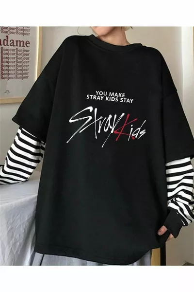 تيشيرت أسود للجنسين بأكمام مزيفة مطبوع عليه Stray Kids