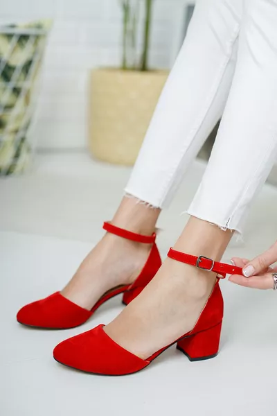 حذاء كعب عالي من الجلد المدبوغ الأحمر للنساء، كلاسيكي جديد