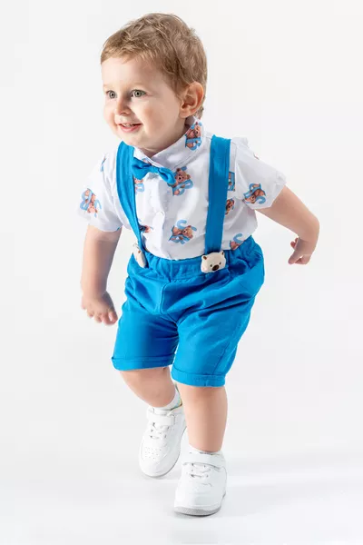 طقم صبايا صيفي من 3 قطع مع مريول وتيشيرت دب صغير مع ربطة عنق