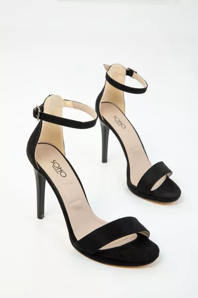 حذاء نسائي كلاسيكي بكعب عالٍ من الجلد السويدي الأسود 