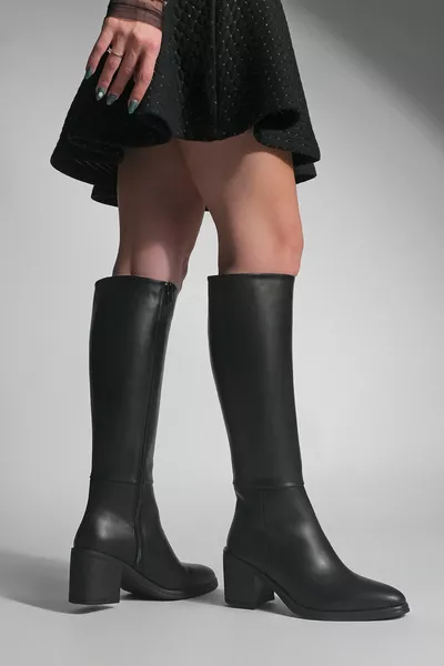 حذاء نسائي أسود من أكتوني بكعب سميك وطول حتى الركبة