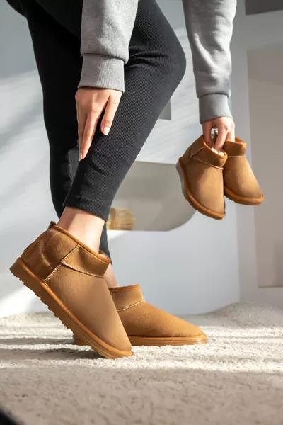 Damen Taba Wildleder Stiefel Ultra Mini Wildleder Stiefel mit Fellfutter Wintersohle Kurzer Absatz UG Stiefel