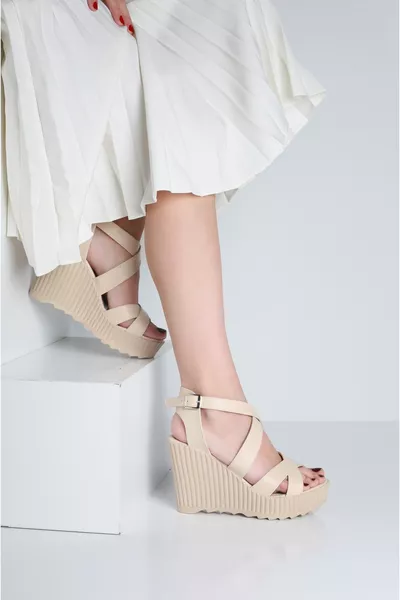 حذاء نسائي بكعب سميك ومنصة جلدية من فاليسيا نود