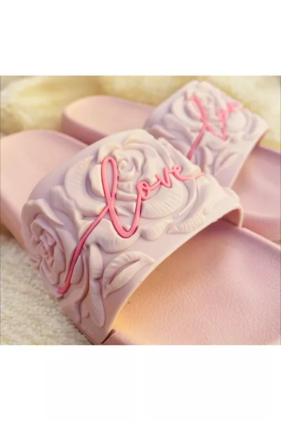 شبشب بنعل مانع للانزلاق مع نقش وردي. شبشب للمسبح، البحر، الاستحمام، الشرفة، التراس، المنزل والشارع