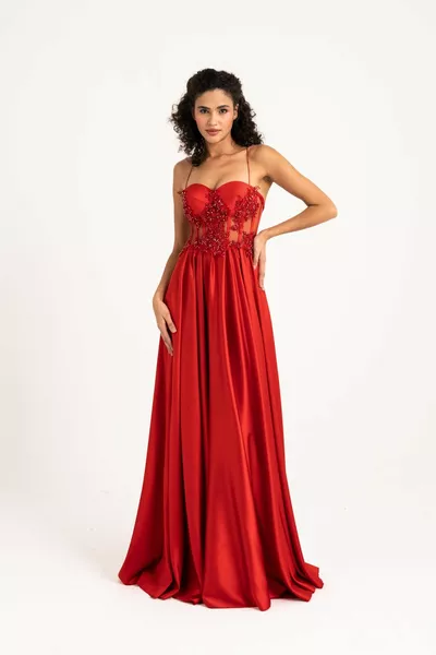 فستان سهرة من الساتان وثوب سهرة مزين باللون الأحمر مطرز