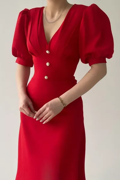 فستان نسائي متوسط الطول بأكمام بالون وياقة V وحمالات بأزرار باللون الأحمر