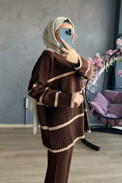 طقم تريكو ثنائي اللون بني