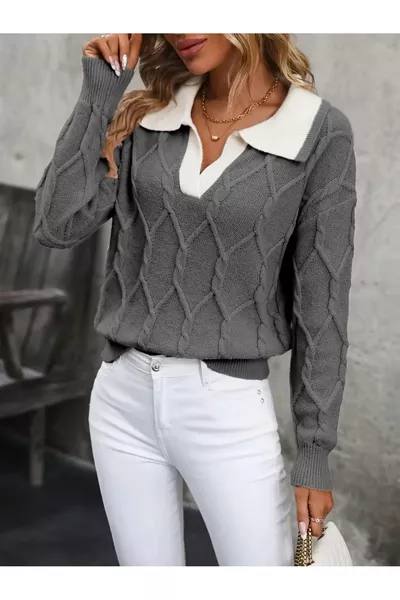 كنزة نسائية بأزرار بولو بنقشة محبوكة باللون الرمادي الغامق