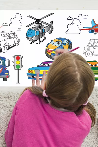 ورقة تلوين ضخمة بموضوع المركبات طولها 2.5 متر