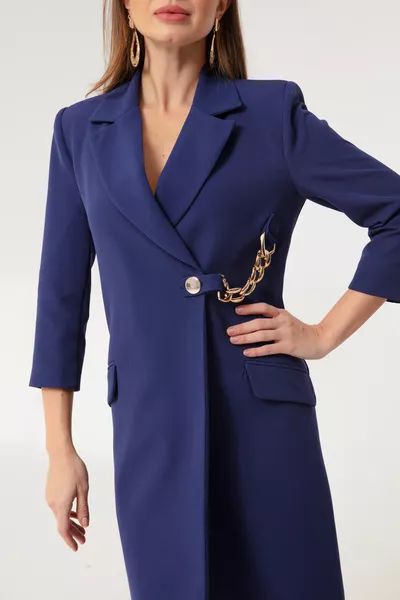 Damen Kleid mit marineblauem Jacken-Design und Kettendetails