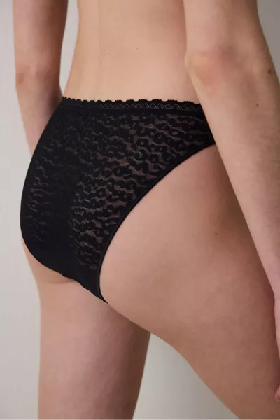 Culotte noire à dentelle facile en forme de V