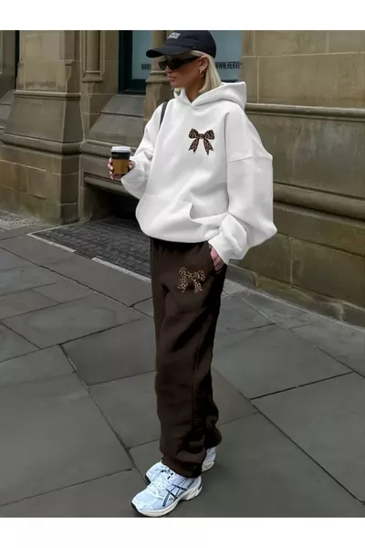 سترة بقبعة بيضاء بطبعة شريط الفهد للنساء - سروال رياضي بني