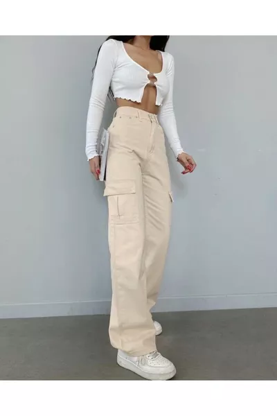 بنطال جينز بقصة واسعة عند الكاحل للنساء، بخصر عالٍ ولون بيج، كارجو