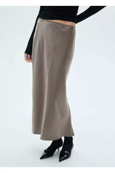 تنورة ساتان طويلة