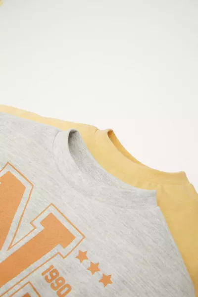 قميص طويل الأكمام بطباعة وياقة دائرية للرضيع الذكر، طقم من قطعتين NS