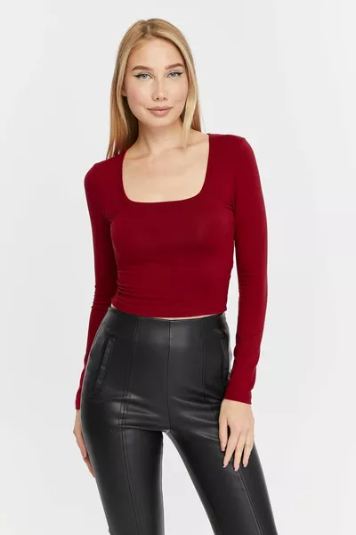 Женская бордовая короткая блузка с длинными рукавами и квадратным вырезом