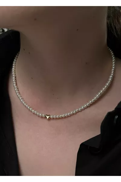 Perlen-Halskette mit goldenem Herz