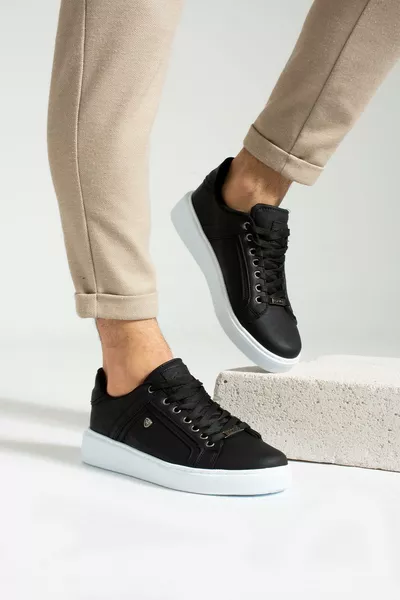  Schwarze Herren-Sneaker mit weißer Sohle
